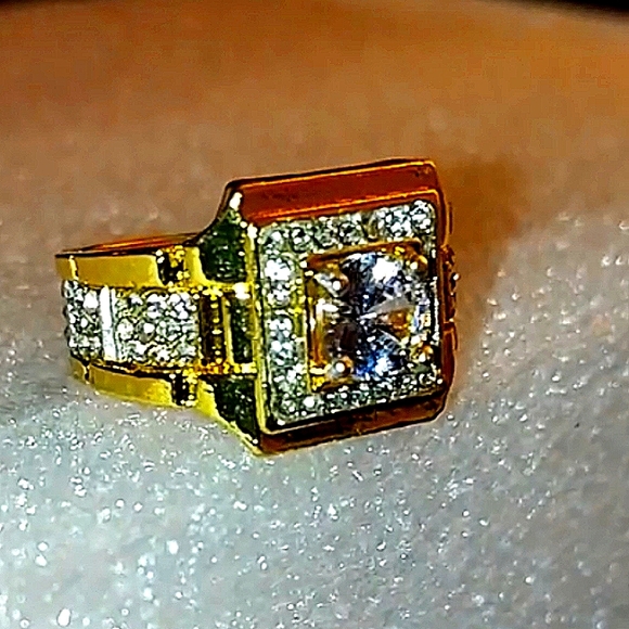 Iced out Hip-hop unisex ring size 7 gold plated with cubic zirconia stones - Picture 3 of 6